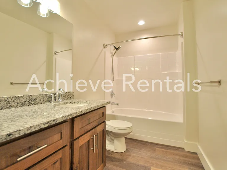 2038 N 380 E — Photo 11