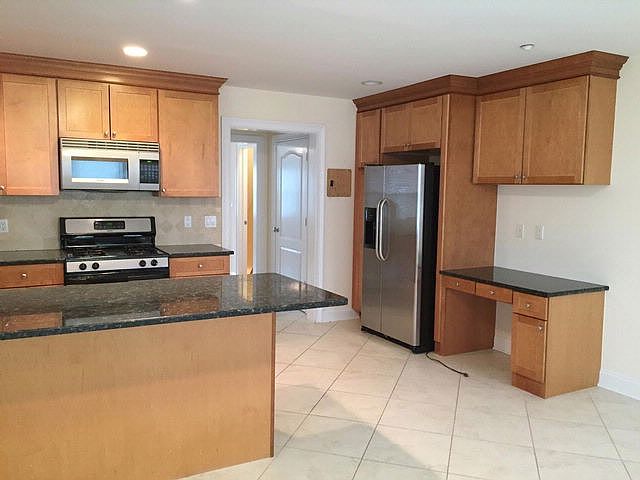2nd image of 154 Lakeview Ave