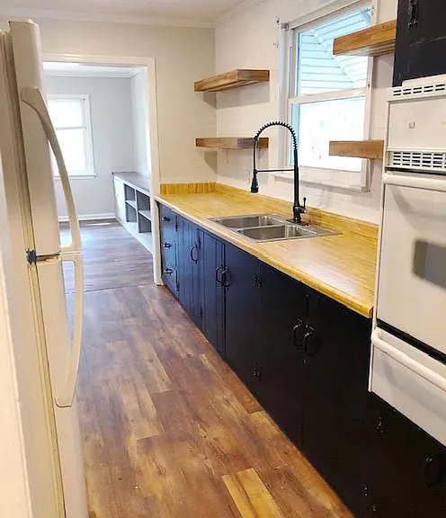 425 Rogers Ave — Photo 9