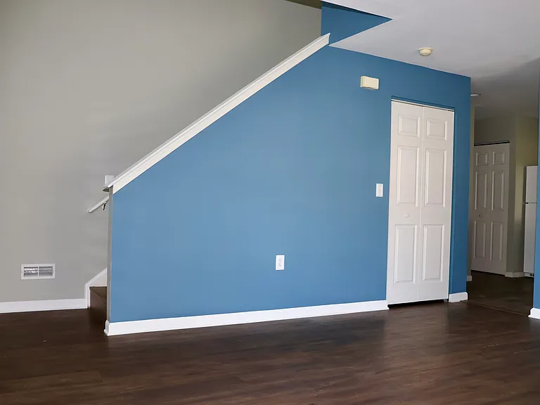 44 Courtyard Dr — Photo 8