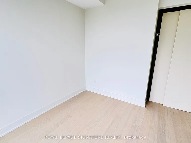 322 Dupont St #605 — Photo 13