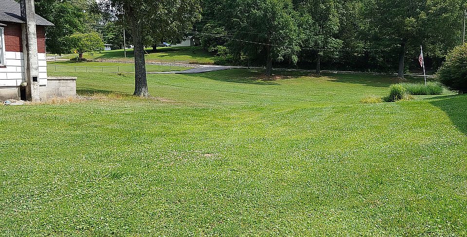 Front of property facing rd