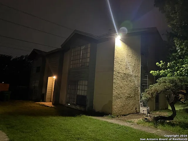 10529 Starcrest Dr — Photo 7