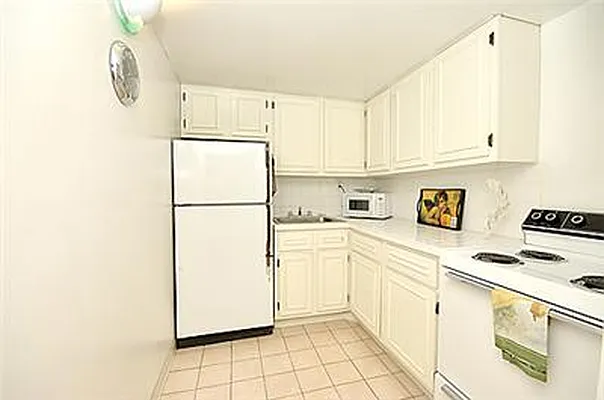 Sold by R New York | media 12