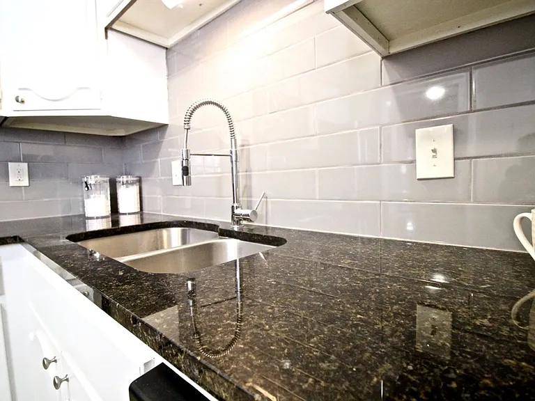 Plaza 44 Apartments — Photo 22