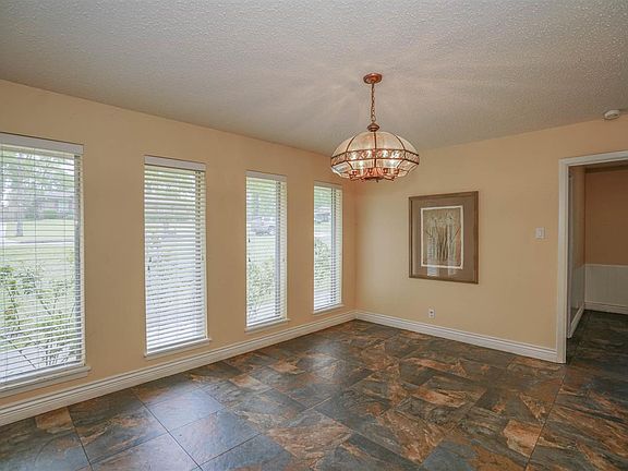 3rd image of 405 E Robinwood Dr