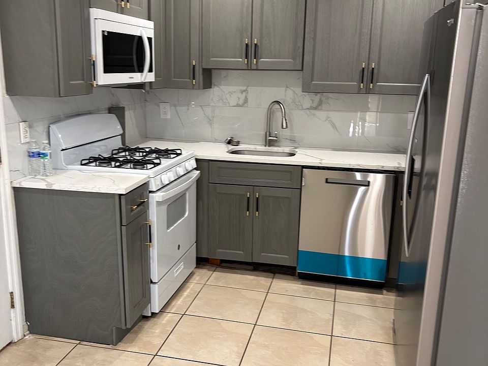 1st image of 35 Edinburgh Ct