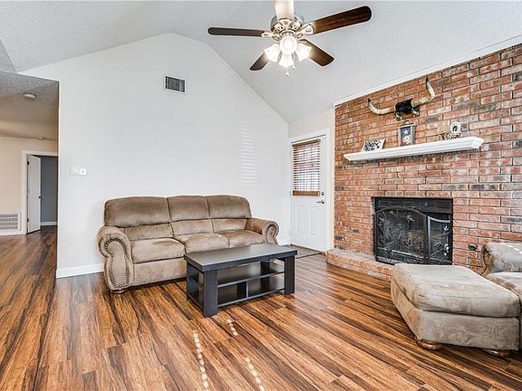 4th image of 1309 Abbott Ave
