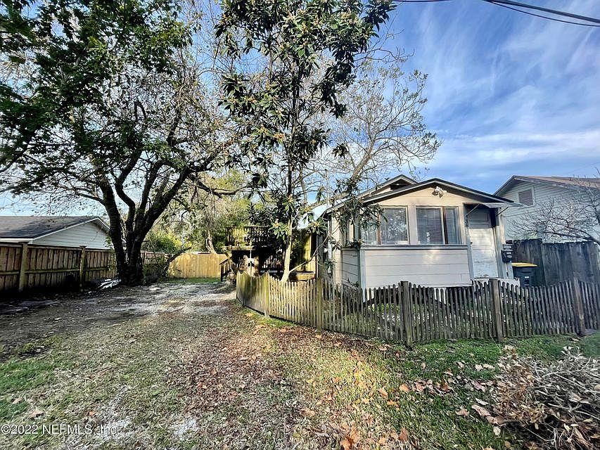 1st image of 3673 Randall St