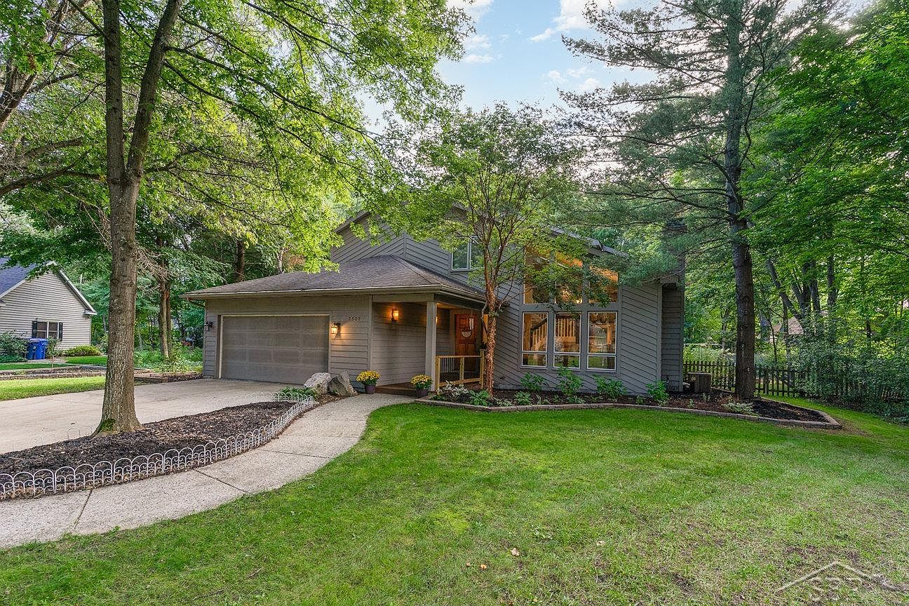 2507 Brookwood Dr, Midland, MI 48640 | Zillow