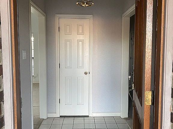 3rd image of 1749 Hilltop Cir