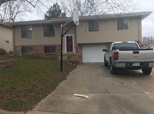 13906 X Cir, Omaha, NE 68137