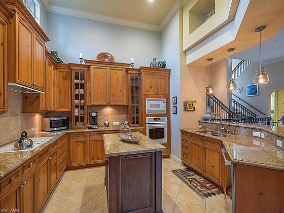 5th image of 27600 Marina Isle Ct