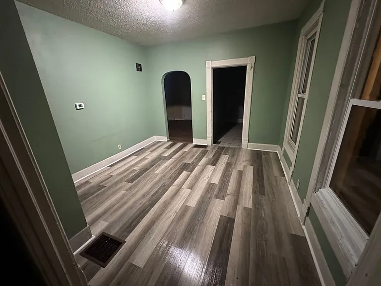 202 N Brookfield St — Photo 2