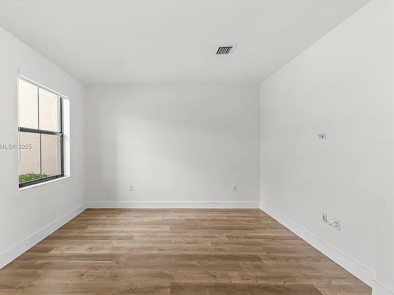 3392 W 114th Ter — Photo 16