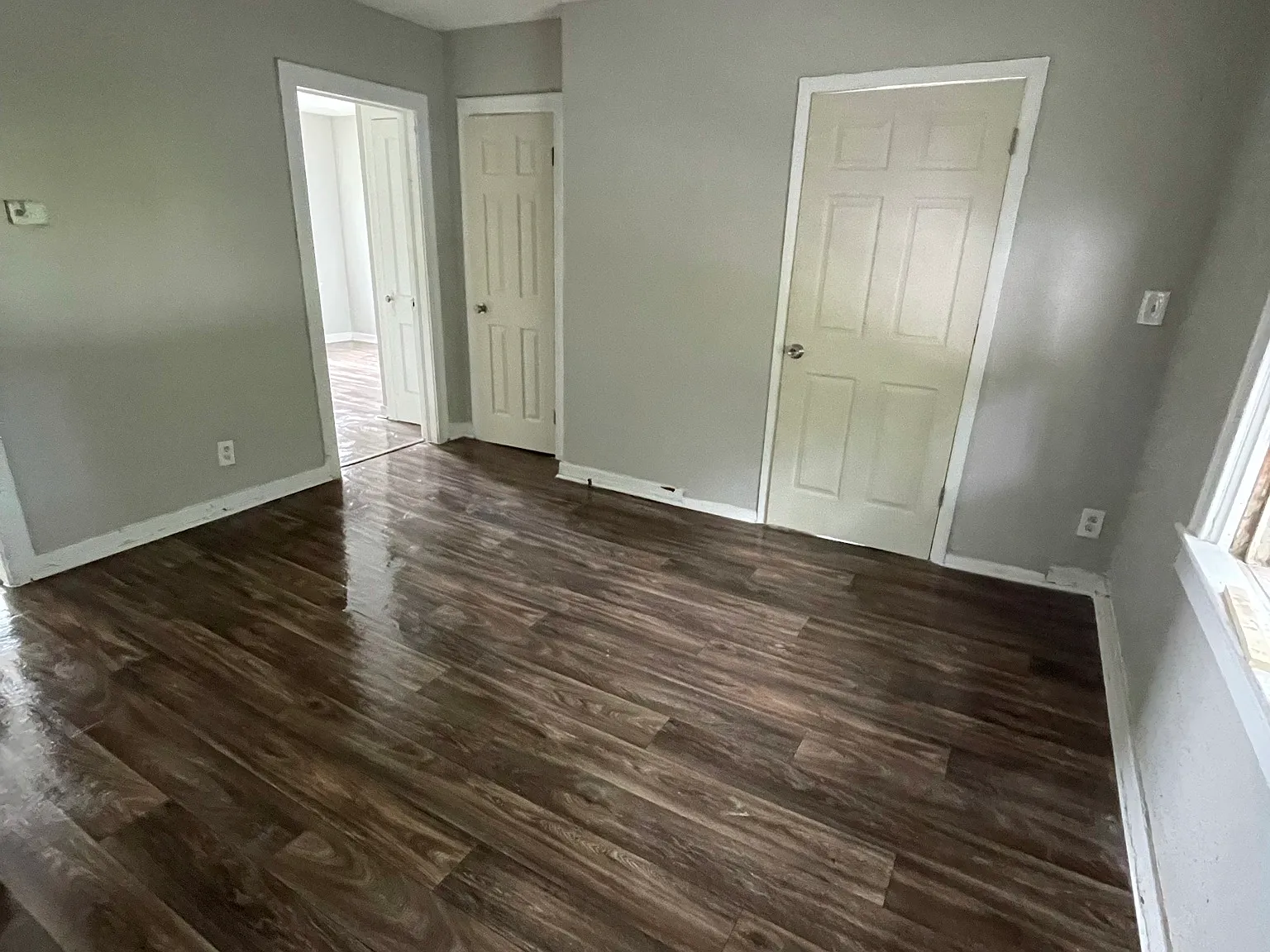 3305 Laura's Apartments — Photo 2