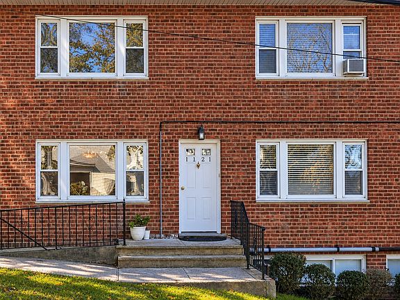 3rd image of 184 Purchase St APT 1