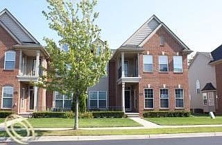 1st image of 42710 Park Crescent Dr