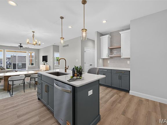 4th image of 729 Barnwood Hill Dr