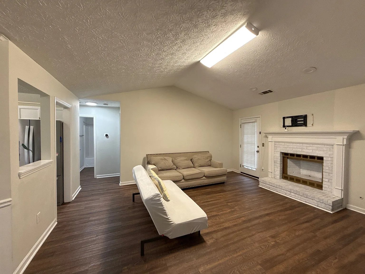 3 bed, 1550 sqft, $2,100 — Photo 4