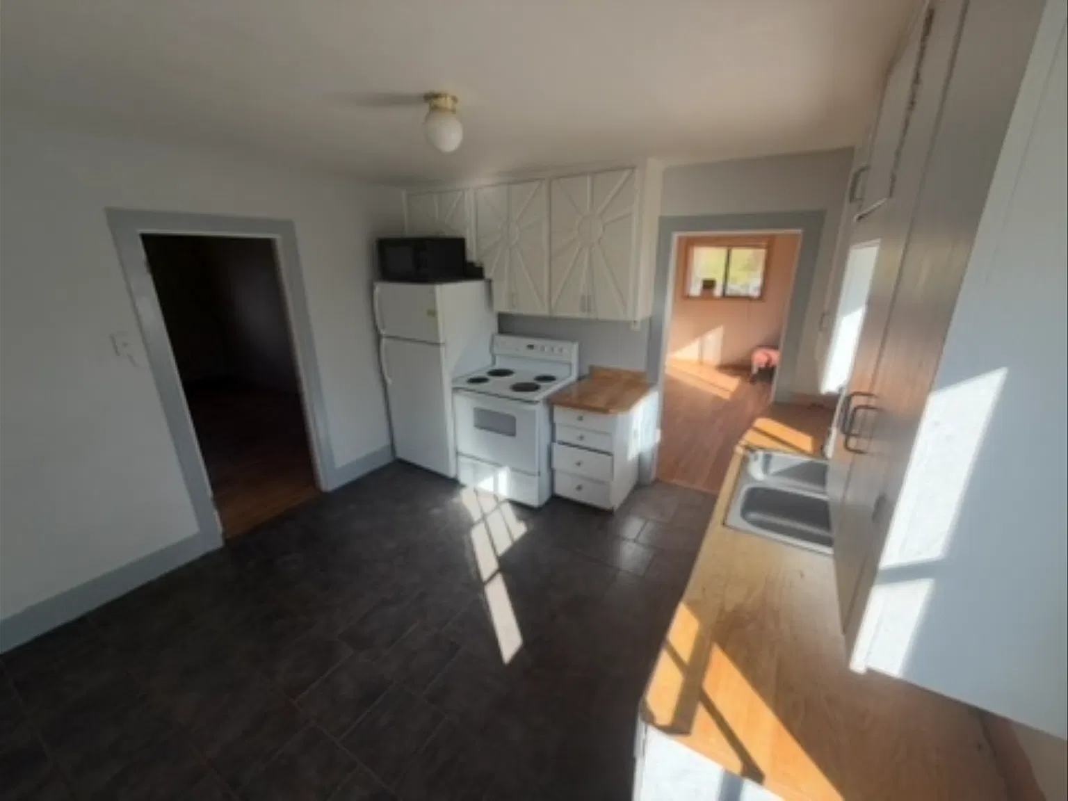 3 bed, 1115 sqft, $1,850 — Photo 2