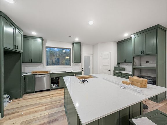 3rd image of 21 Wrongton Dr