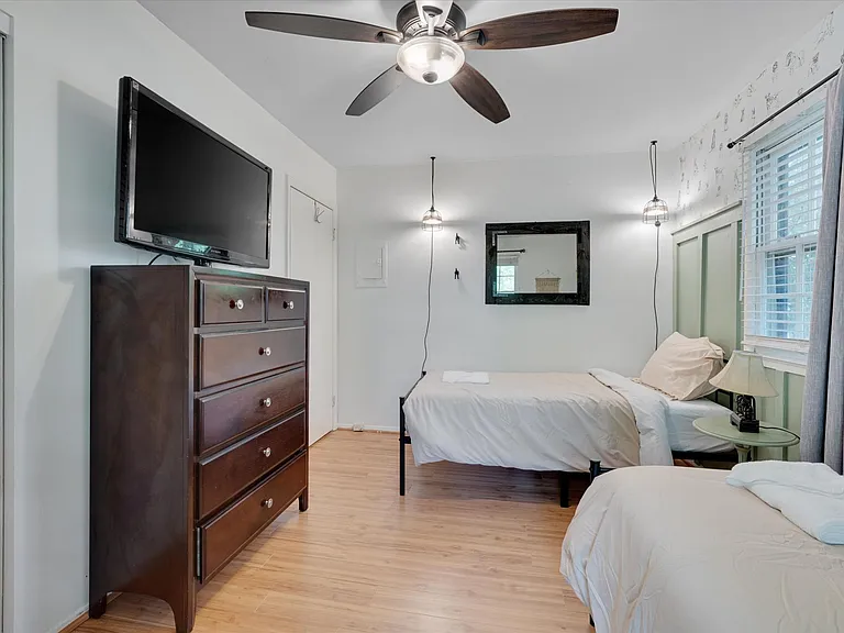 409 Northclift Dr — Photo 5
