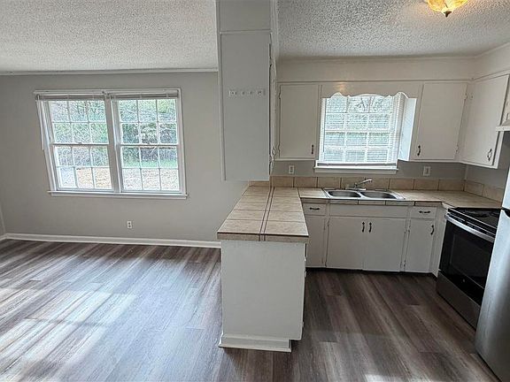 4th image of 822 E Butler Ln