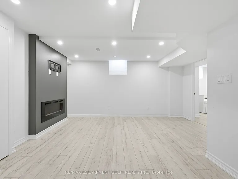45 Dominion Cres — Photo 16