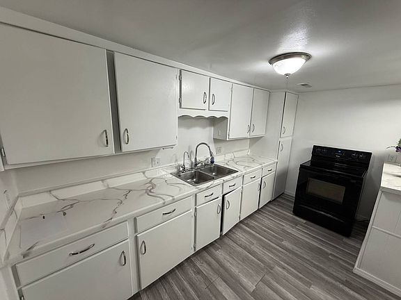 5th image of 906 N Walnut St