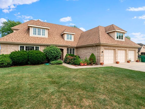 2nd image of 16725 Meadowcrest Dr