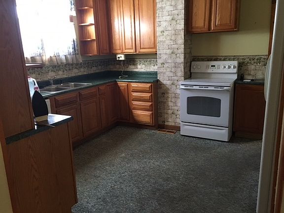 5th image of 635 Vollmer St