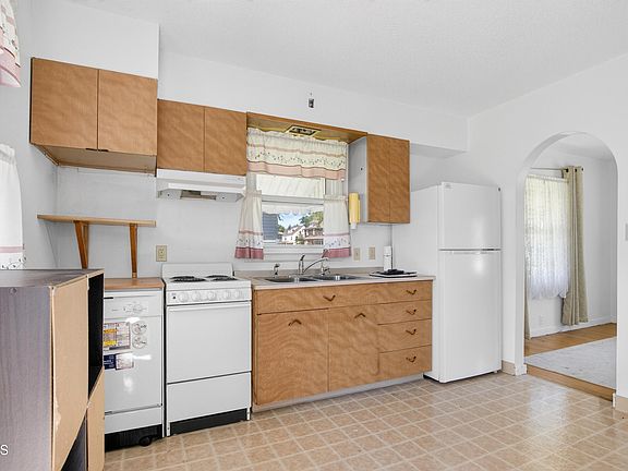 5th image of 240 7th St NE