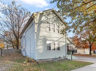 922 Muskegon Ave NW, Grand Rapids, MI 49504
