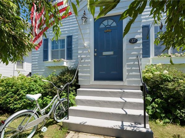 37 Almy St, Newport, RI 02840