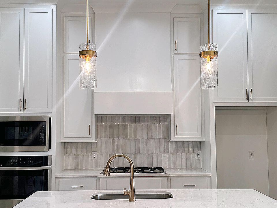 2nd image of 461 Aurora Cir