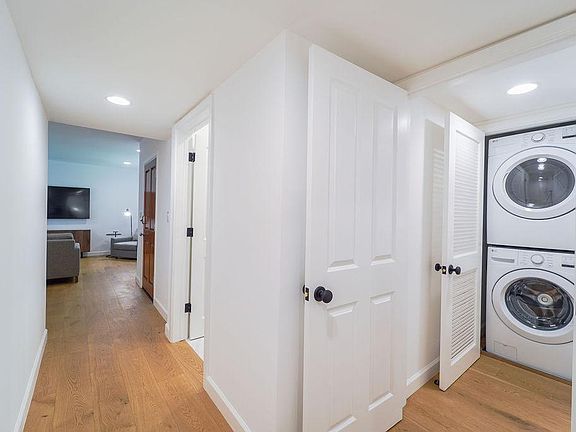 4th image of 135 Montana Ave APT 2