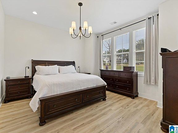 3rd image of 425 Stonewood Trl