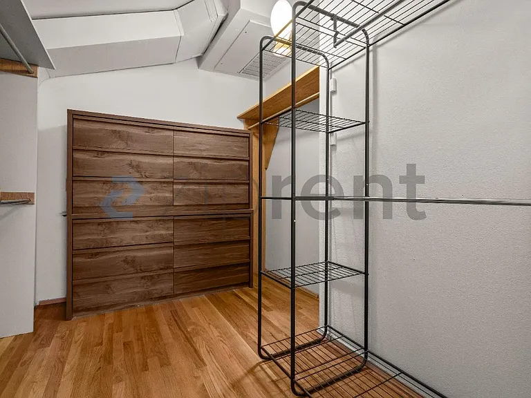 UFS Walk-In Closet