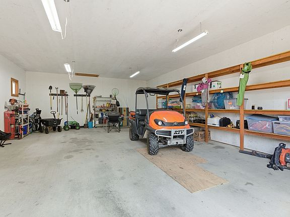 27th image of 1233 Oliver Dr