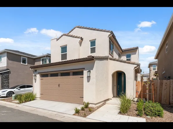 1109 Royalty Way W, Madera, CA 93636