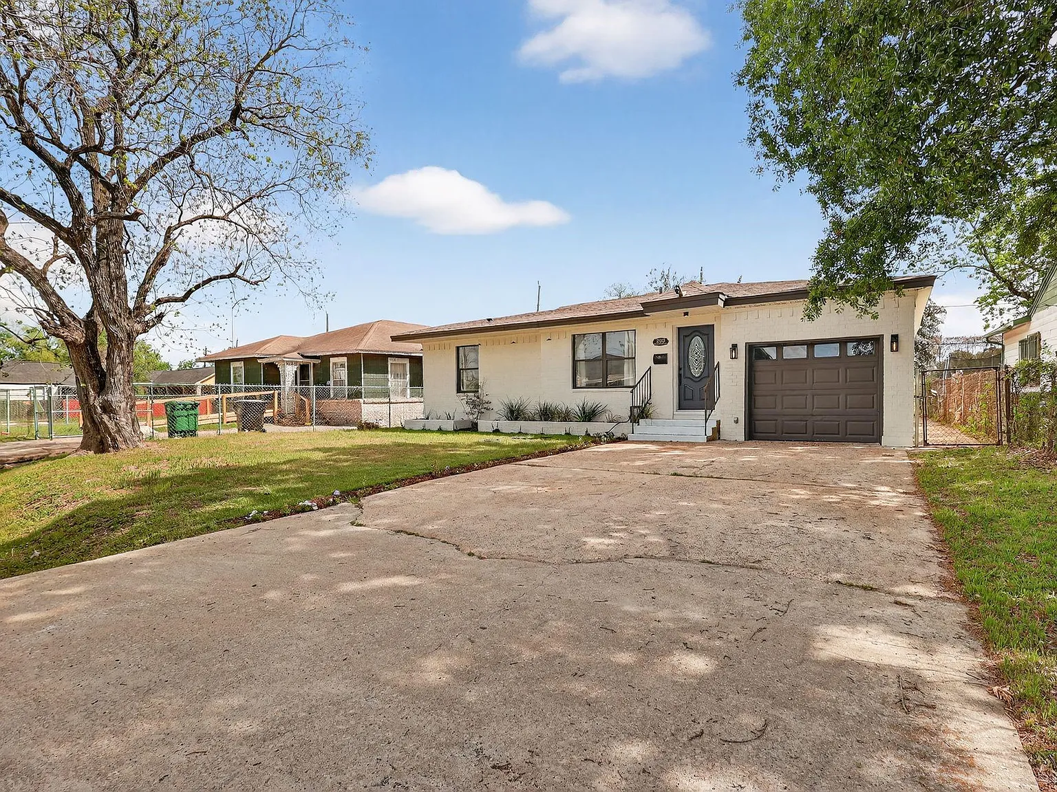 4 bed, 2.5 bath, 1605 sqft, $1,800 — Photo 1