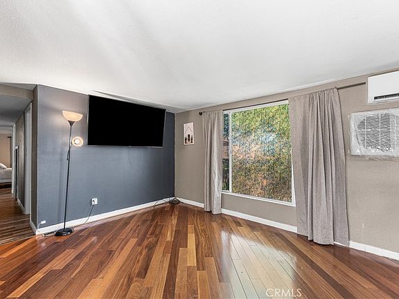 3rd image of 723 W Avenue I