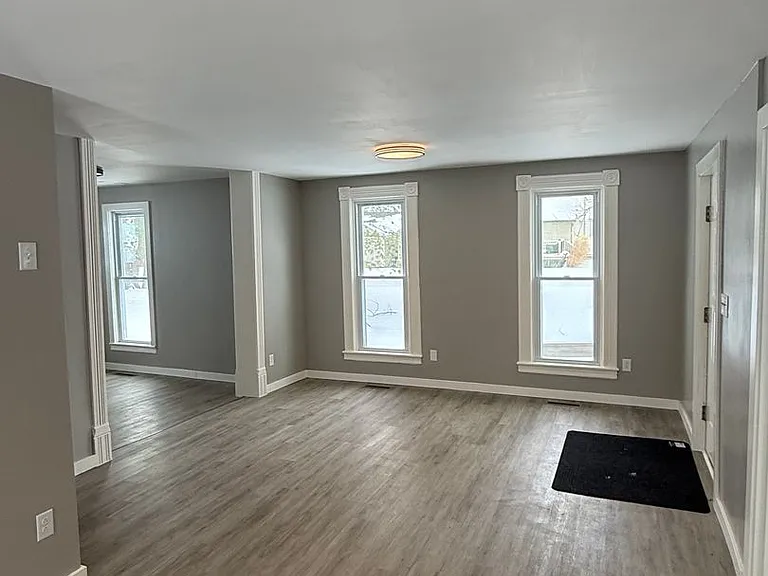 276 E Chicago Blvd — Photo 7