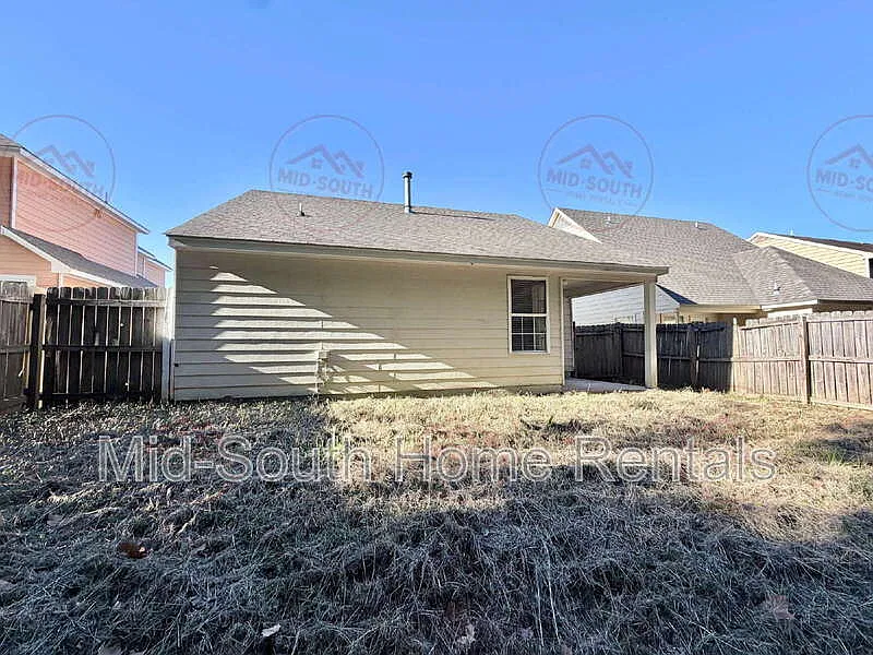 3 bed, 2.0 bath, 1260 sqft, $1,295 — Photo 3