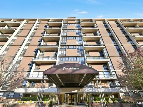 2 Horizon Rd APT 1418, Fort Lee, NJ 07024