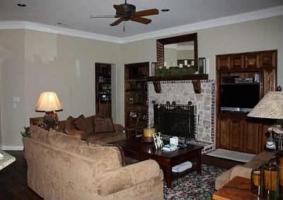 3rd image of 813 Camelot Ct