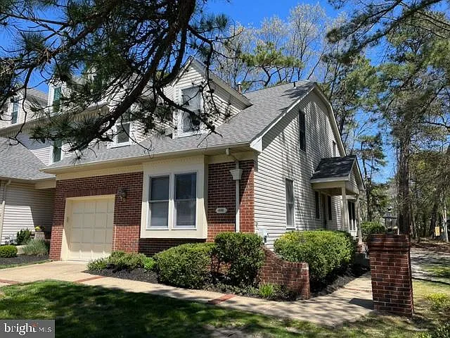 406 Williamsburg Ct — Photo 2