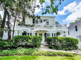 1427 Edgewood Ln, Winnetka, IL 60093