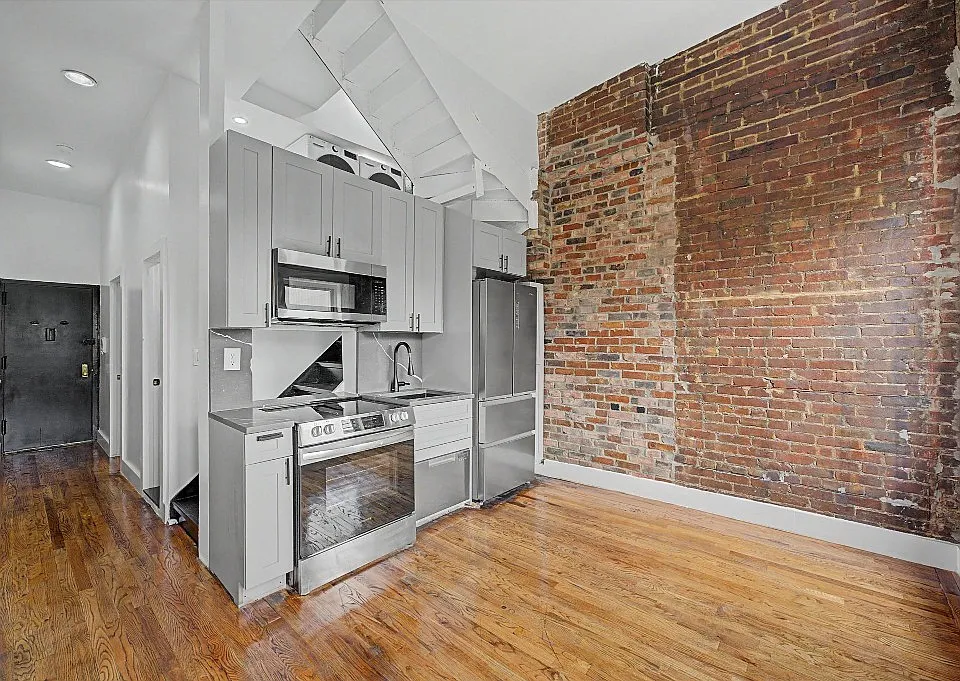 221 Mott St #PHB